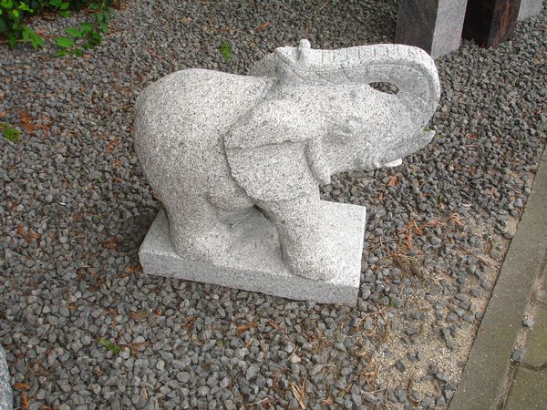 Gartenfiguren Natursteinbetrieb Francisco in Linnich
